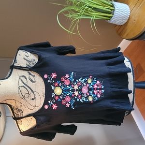 ALMOST FAMOUS Black Embroidered Floral Top Size Medium